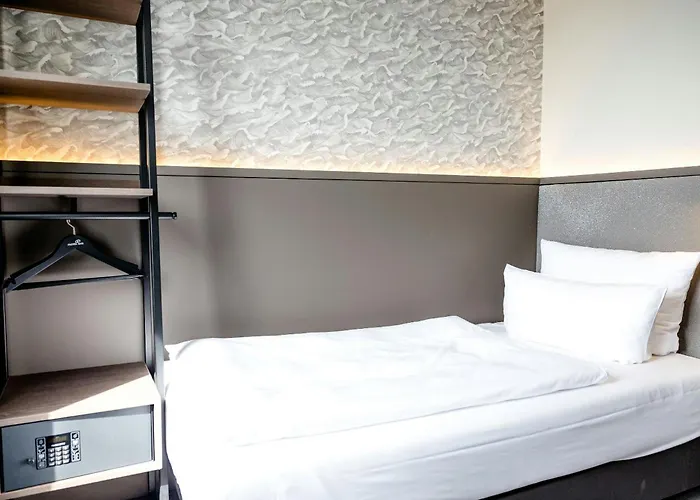Hotel One Hamburg-alster 3*